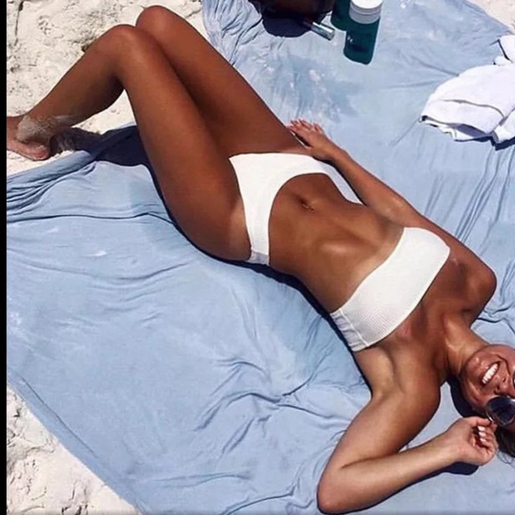 PERFECT WHITE BIKINI - Picture 3 of 7